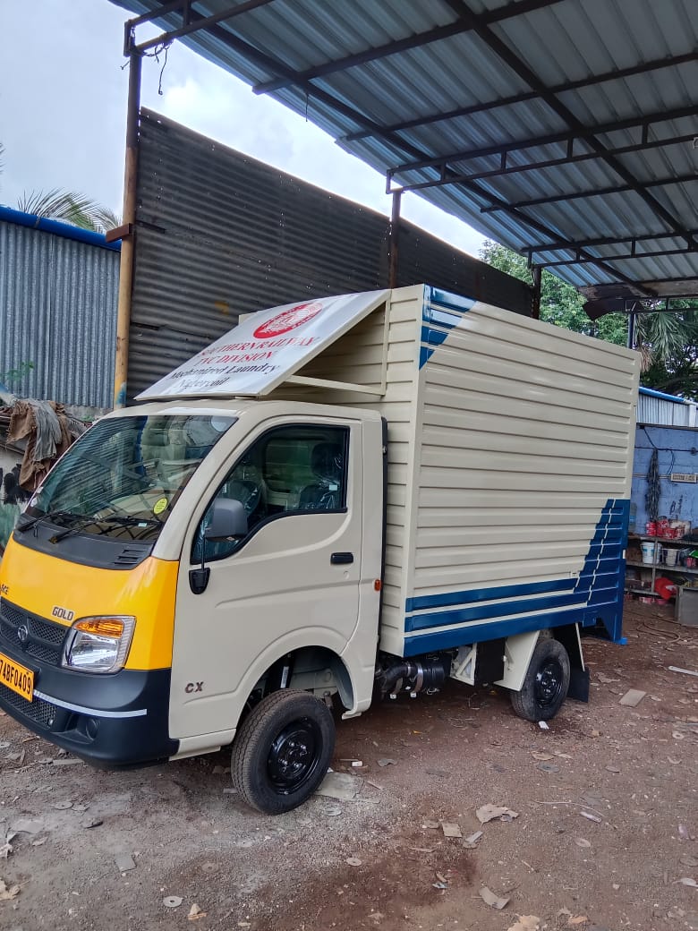 Container truck with cream and blue design